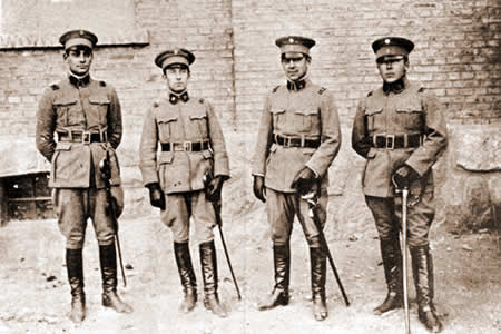 Los oficiales Sidders, Anaya, Correa Morales y Loza, que actuaron en Río Chico, San Julián y Puerto Deseado.